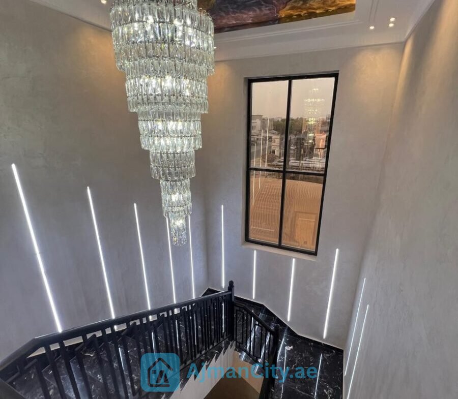 ✨ فيلا للبيع في الزاهية – تصميم عصري وموقع مميز📍 فيلا أرضي + أول + روف مفتوح📐 مساحة الأرض: 3014 قدم²🏗️ مساحة البناء: 3300 قدم²🏡 تفاصيل الفيلا:🔹 الطابق