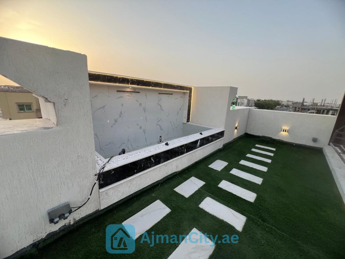 ✨ فيلا للبيع في الزاهية – تصميم عصري وموقع مميز📍 فيلا أرضي + أول + روف مفتوح📐 مساحة الأرض: 3014 قدم²🏗️ مساحة البناء: 3300 قدم²🏡 تفاصيل الفيلا:🔹 الطابق