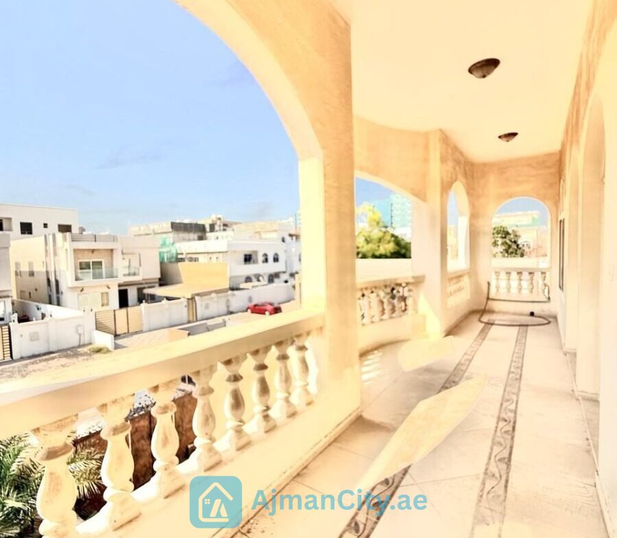 فيلا للبيع زاويه بموقع مميز جدا بالروضة 2