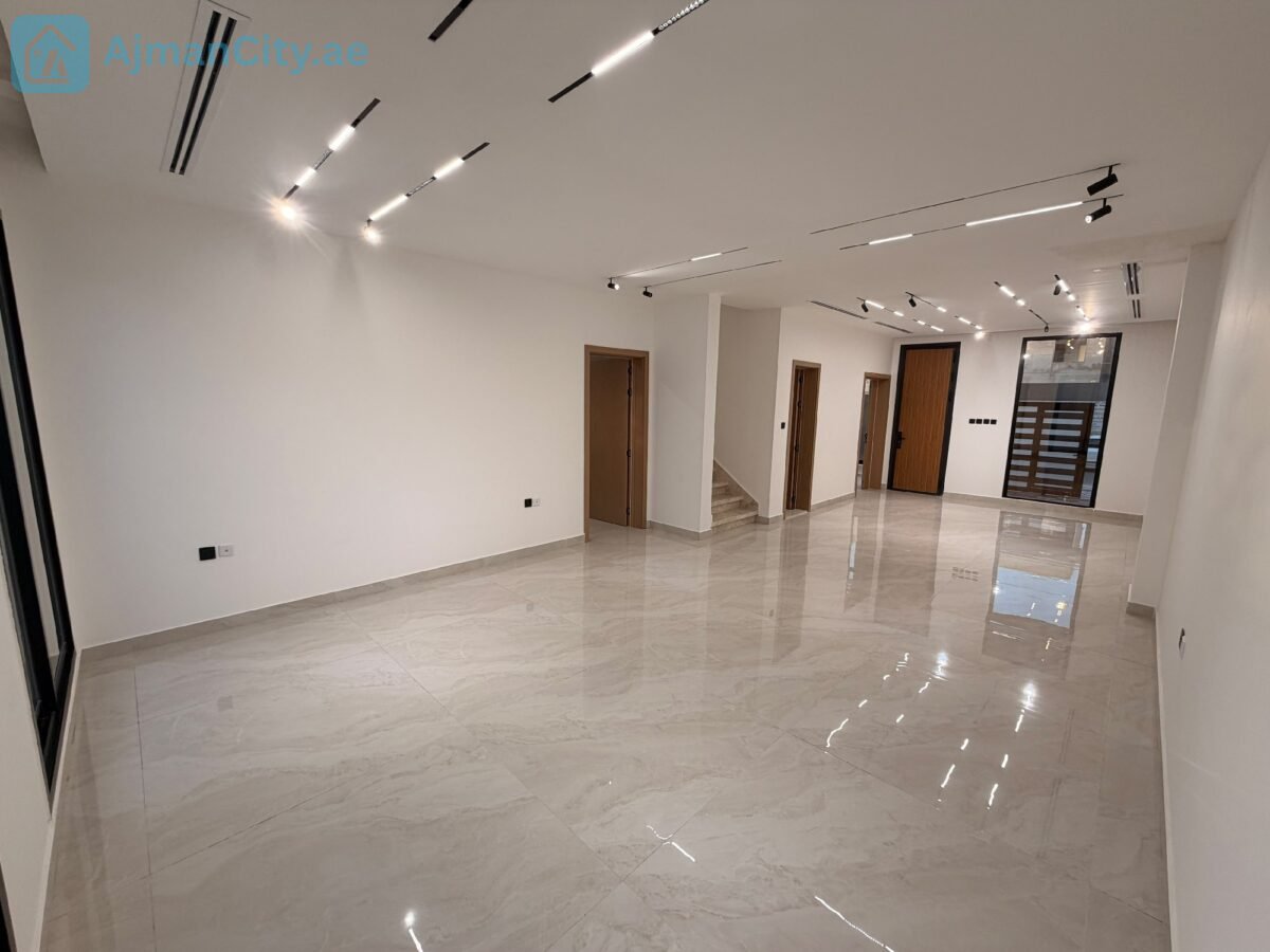 Villa for sale, freehold, open to all nationalities, at a special price.