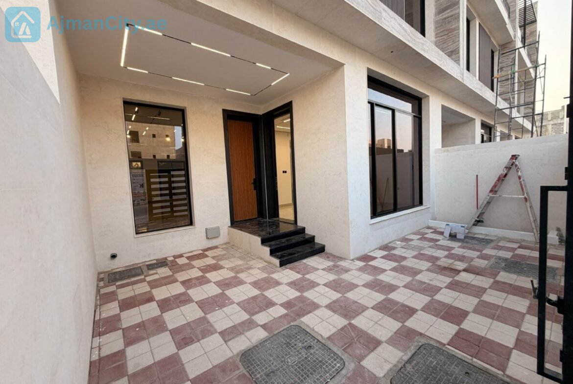 Villa for sale, freehold, open to all nationalities, at a special price.