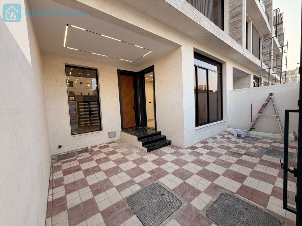 Villa for sale, freehold, open to all nationalities, at a special price.