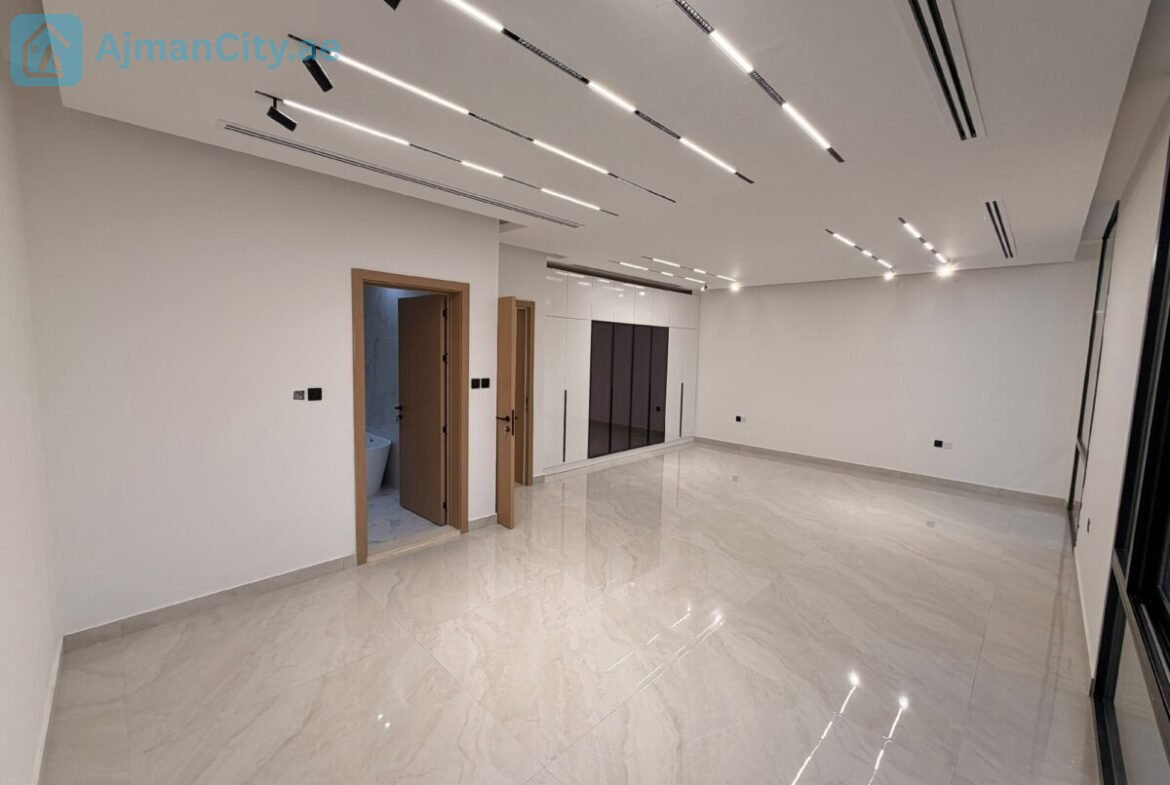 Villa for sale, freehold, open to all nationalities, at a special price.