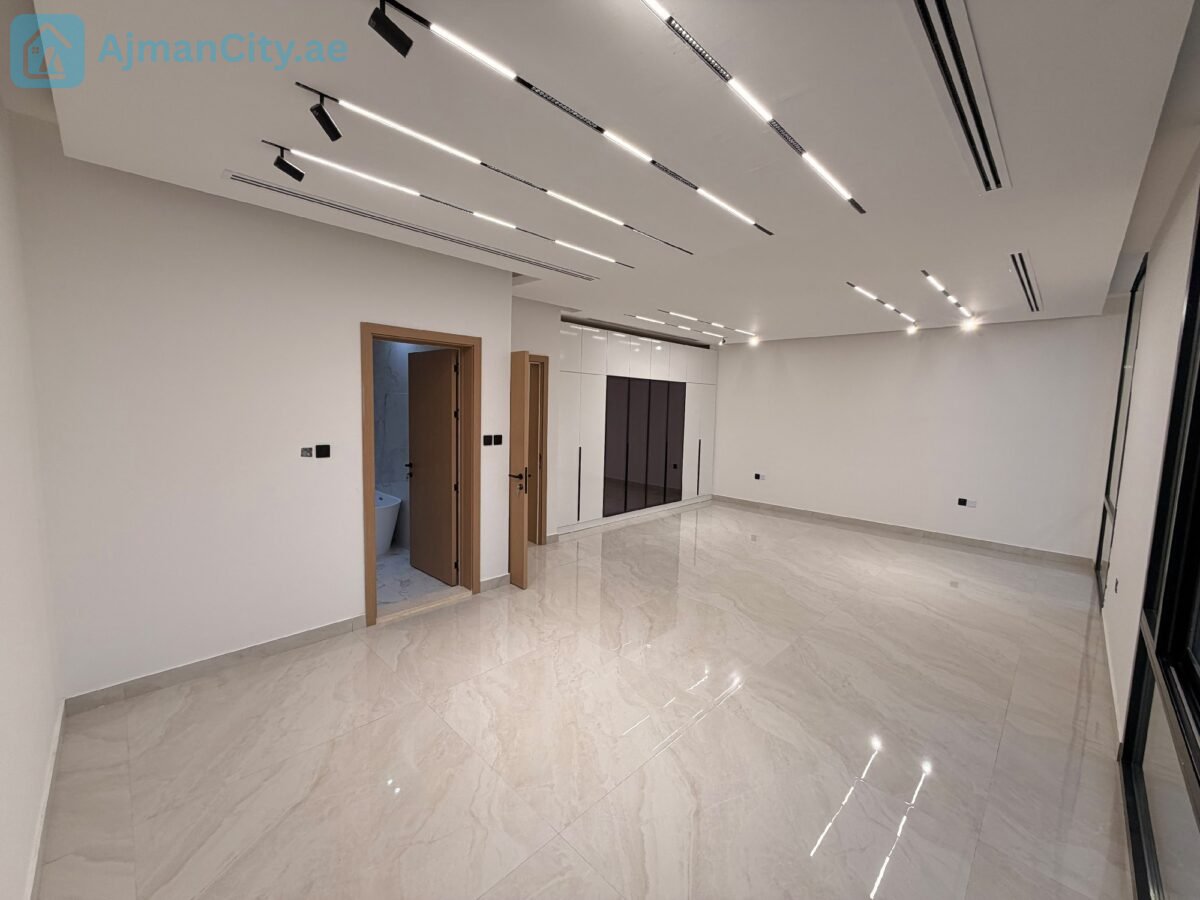 Villa for sale, freehold, open to all nationalities, at a special price.