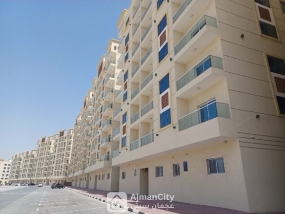 سكني تجاري غرفتين للبيع بقرية الاميره بقيط 7300 شهري